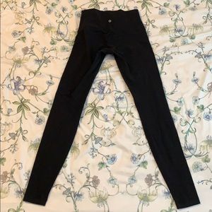 black lululemon wunder under high-rise leggings